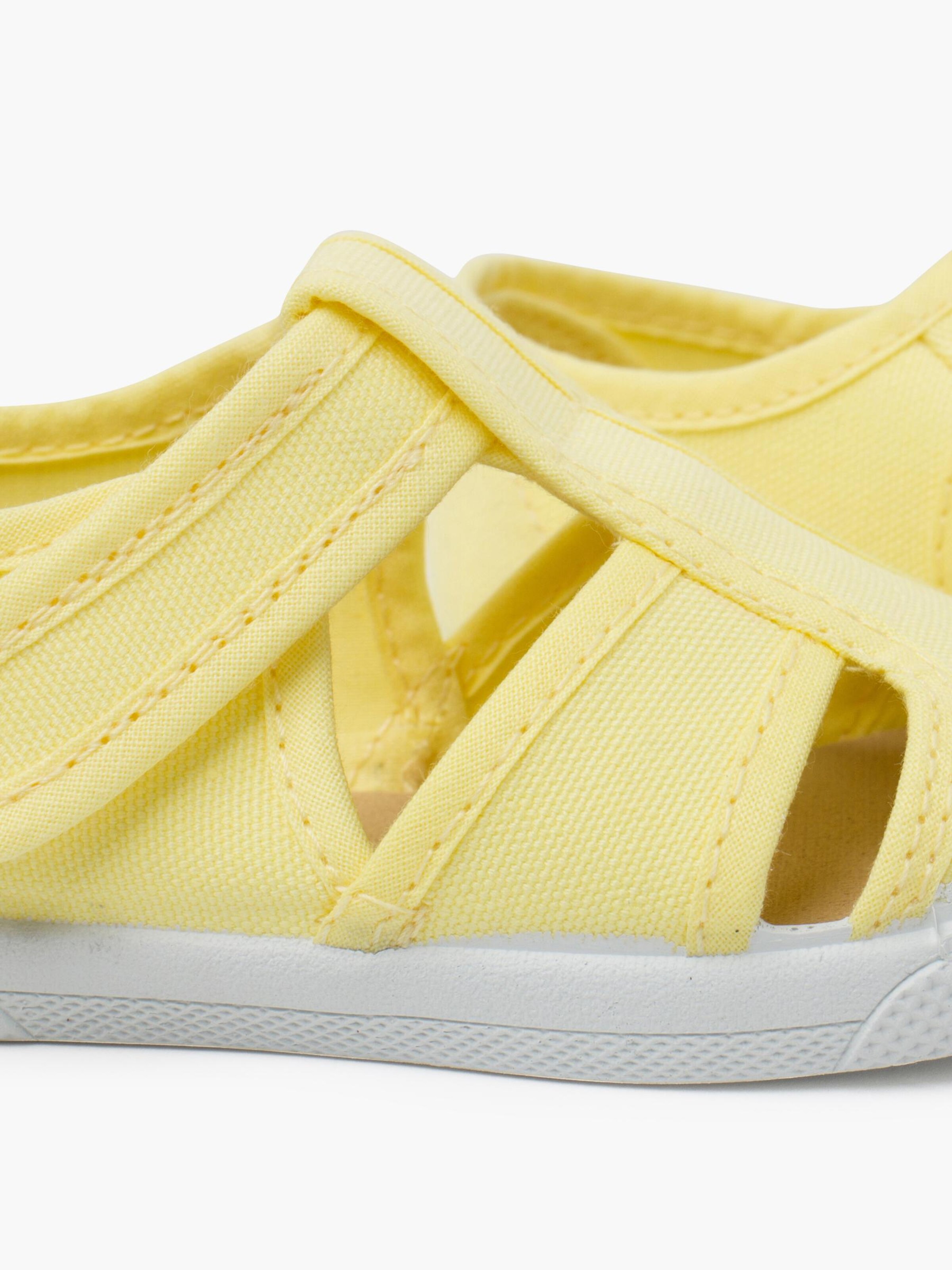 Chaussures ouvertes Pisamonas en jaune