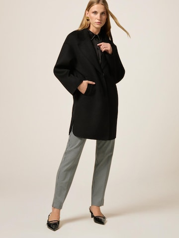 Cappotto invernale di oltre in nero