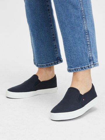 TOMMY HILFIGER Slip On i blå