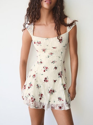 Abito da cocktail di Bershka in beige