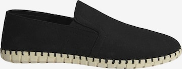Desa Classic Flats 'Slip-Ons' in Black: front