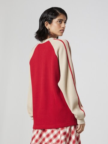 Bella x ABOUT YOU Pullover 'Auguste' (GOTS) in Rot