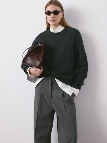 MANGO Regular Laskoshousut värissä harmaa