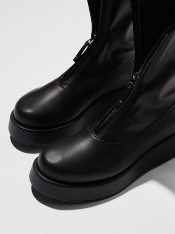 Bershka Stiefelette in Schwarz