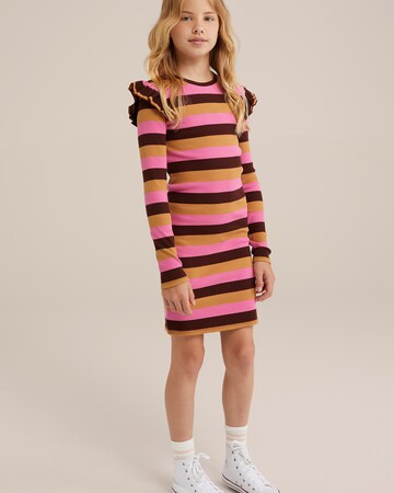 Rochie de la WE Fashion pe maro