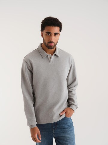 ABOUT YOU x Kevin Trapp - Sweatshirt 'LUKE' em cinzento: frente