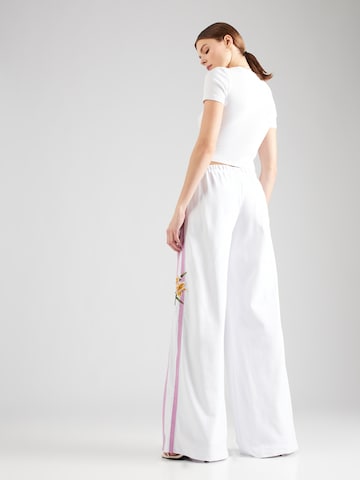 GUESS Loose fit Pants 'ZOEY' in White