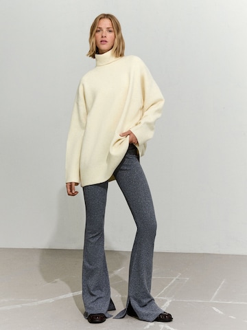 Bershka Sweater in Beige