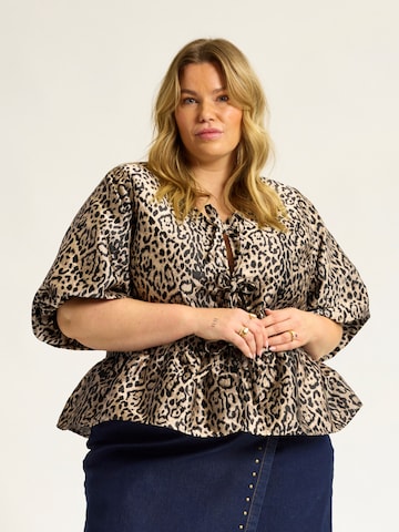 Anyday Blouse 'Pine 415' in Bruin: voorkant