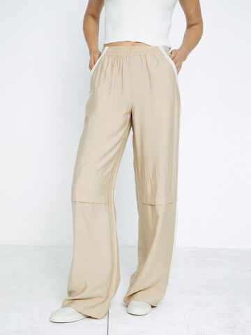 ABOUT YOU x Toni Garrn Wide leg Broek in Beige: voorkant