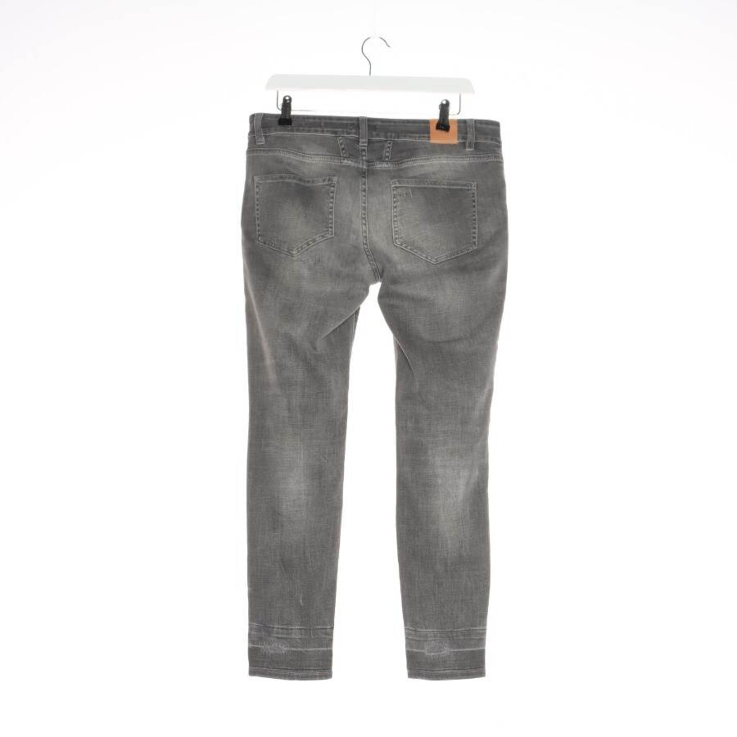 Closed Jeans in 28 in Grey