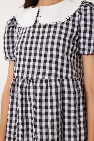 Happiness İstanbul Kleid in Schwarz