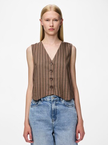 PIECES Vest 'PCPia' i brun: forside
