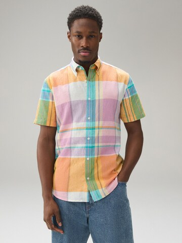 Coupe regular Chemise Next en orange : devant