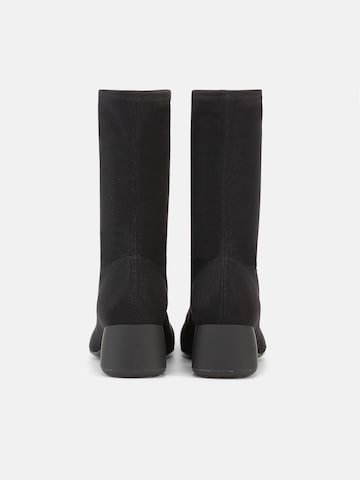 VAGABOND SHOEMAKERSČizmice 'Livia' - crna boja