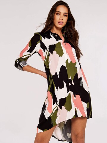 Robe Apricot en vert : devant