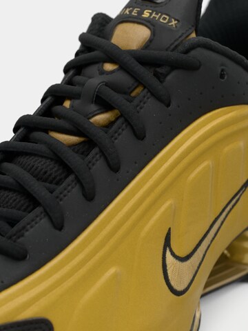 Nike Sportswear Tenisky 'SHOX R4' – zlatá