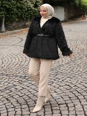 MODAMIHRAM Between-Seasons Parka in Black: front