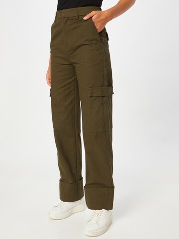 Gina Tricot Regular Cargobroek 'Mona' in Groen: voorkant