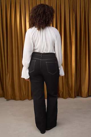 Trendyol Curve Bootcut Farkut värissä musta