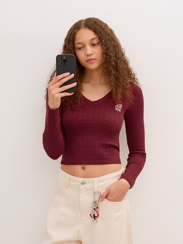 Pull-over Bershka en rouge : devant