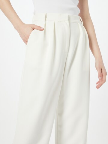 regular Pantaloni 'Ilka' di ABOUT YOU Limited in bianco