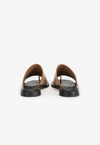 INUOVO T-bar sandals in Beige