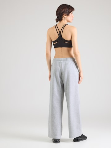 pilka Fabletics Plačios klešnės Sportinės kelnės