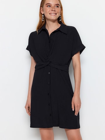 Robe-chemise Trendyol en noir : devant