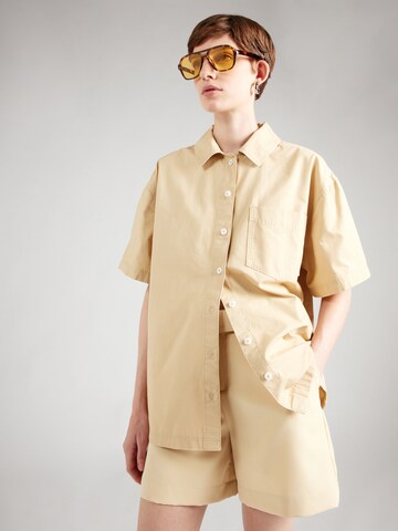 Monki Blouse in Beige: front