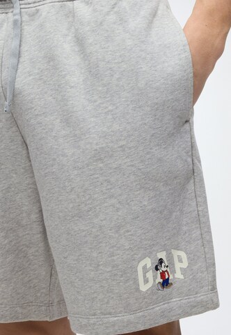 GAP Loosefit Kalhoty 'Gap × Disney Mickey Mouse' – šedá