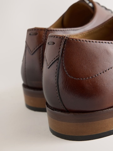 Scarpa stringata di Next in marrone