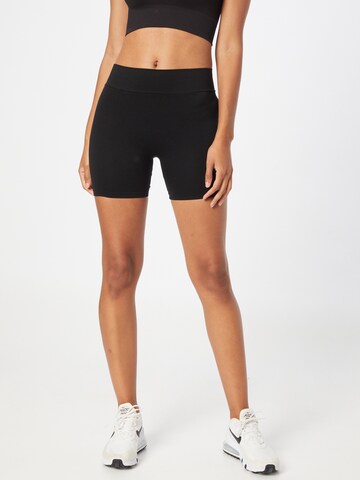 SAINT TROPEZ Skinny Shorts 'Ninna' in Schwarz: predná strana