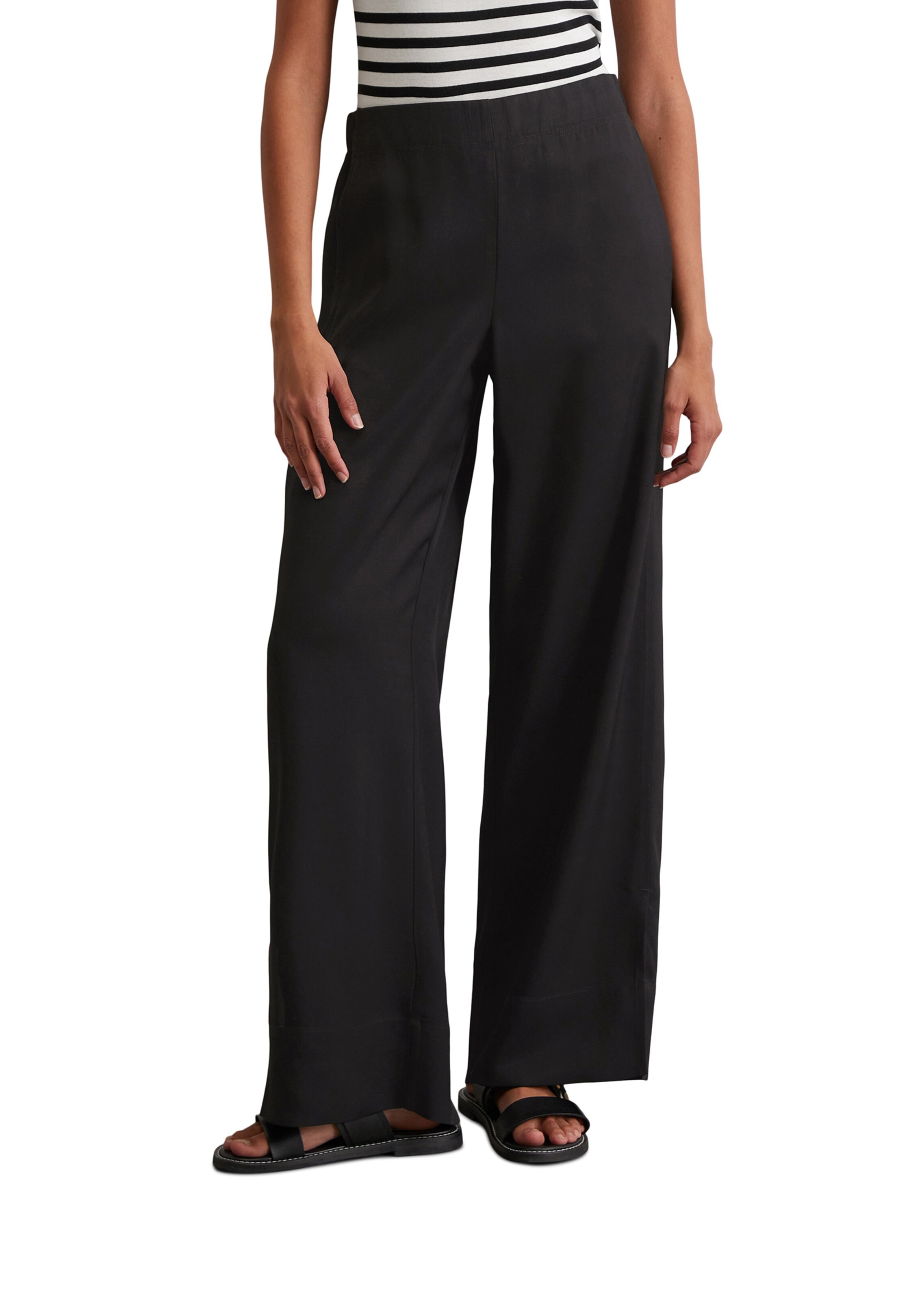 Marc O'Polo Loose fit Pants in Black: front