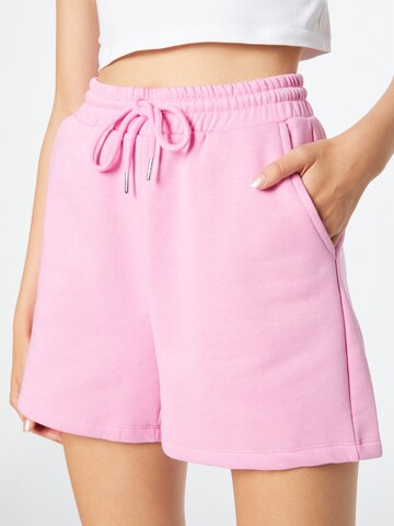 Loosefit Pantaloni 'PEVA' di SISTERS POINT in rosa