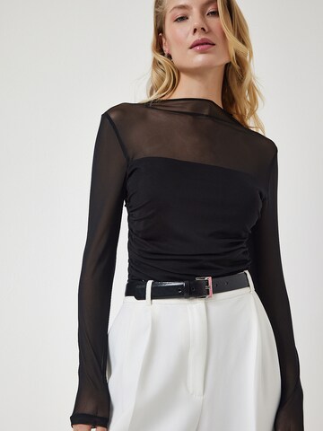Tricou de la Happiness İstanbul pe negru