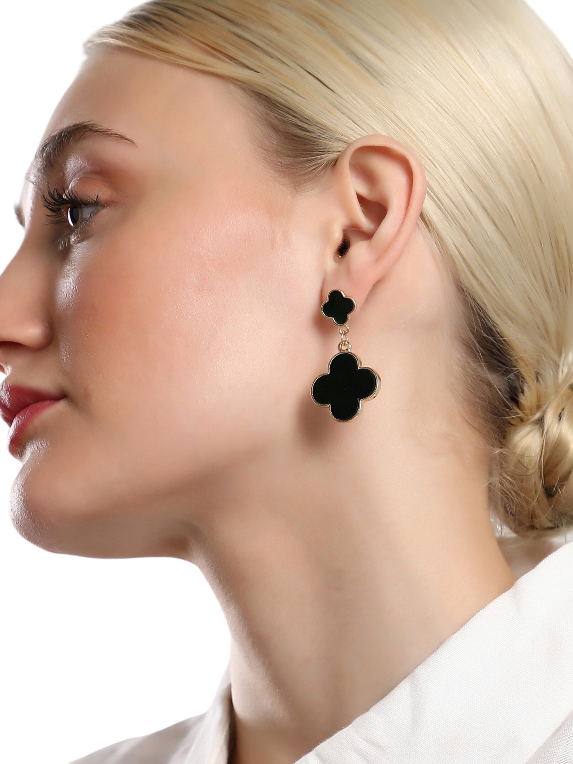 SOHI Oorbellen ' Nelle ' in Zwart: voorkant