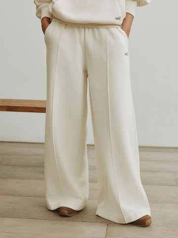 smėlio self. Plačios klešnės Kelnės: priekis