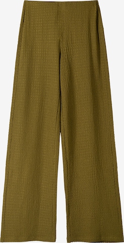 Bershka Trousers in Green: front