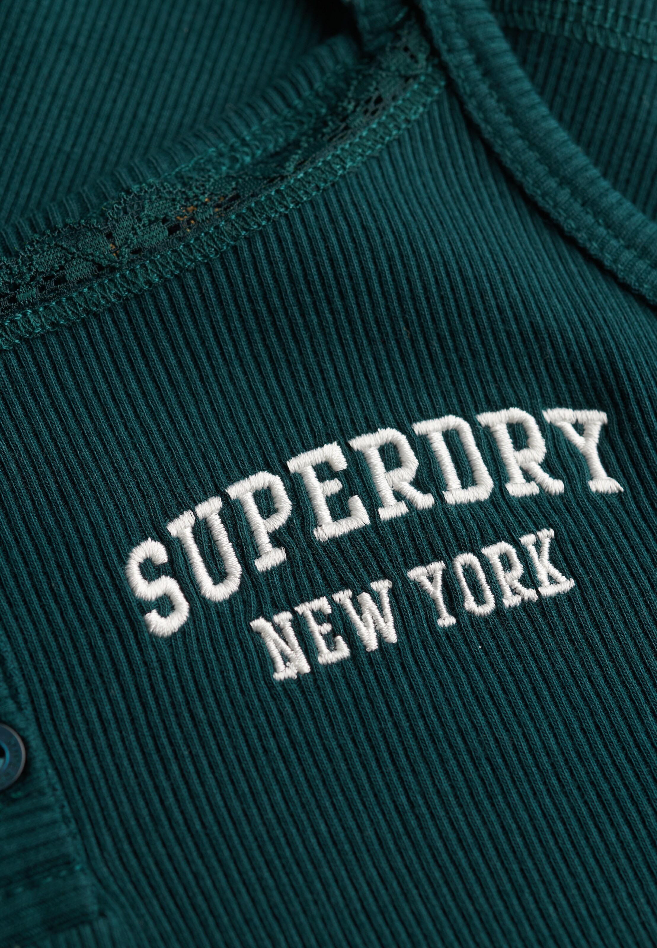 Superdry Top 'Athletic Essentials' in Groen