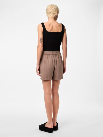 PIECES Regular Shorts 'Vinsty' in Braun