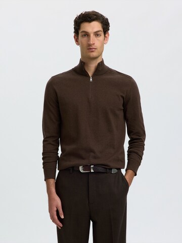 SELECTED Regular Fit Pullover 'SLHBerg' in Braun: Vorderseite