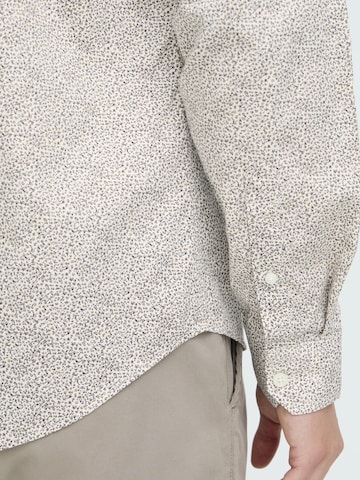 Coupe regular Chemise business ' CFNILO ' Casual Friday en beige
