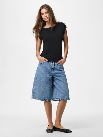PIECES - Camiseta 'PCSof' en negro
