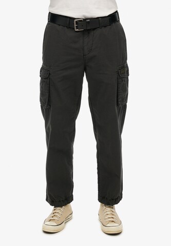 Regular Pantalon cargo Superdry en noir : devant
