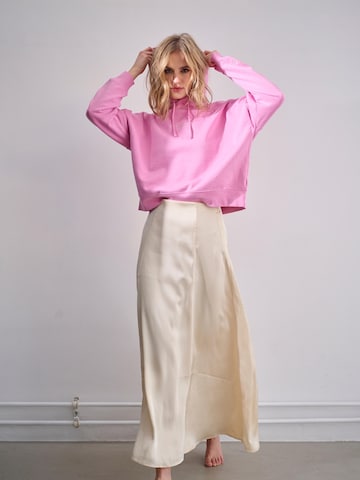 I want the moon Sweatshirt 'Champagne Problems' in Roze