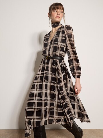 Apricot Dress ' ' in Black: front
