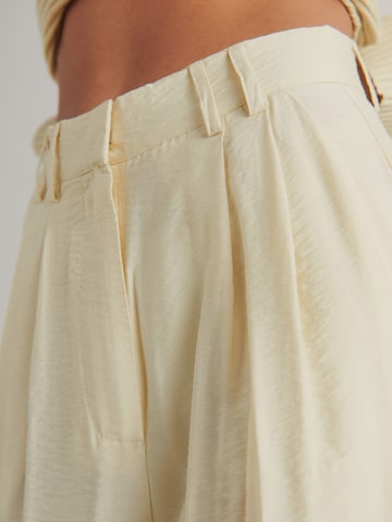 Guido Maria Kretschmer Women Wide leg Παντελόνι πλισέ 'Finja' σε κίτρινο