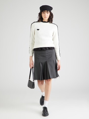 Monki Pullover in Weiß