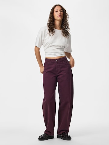 PIECES Barrel Jeans in Red